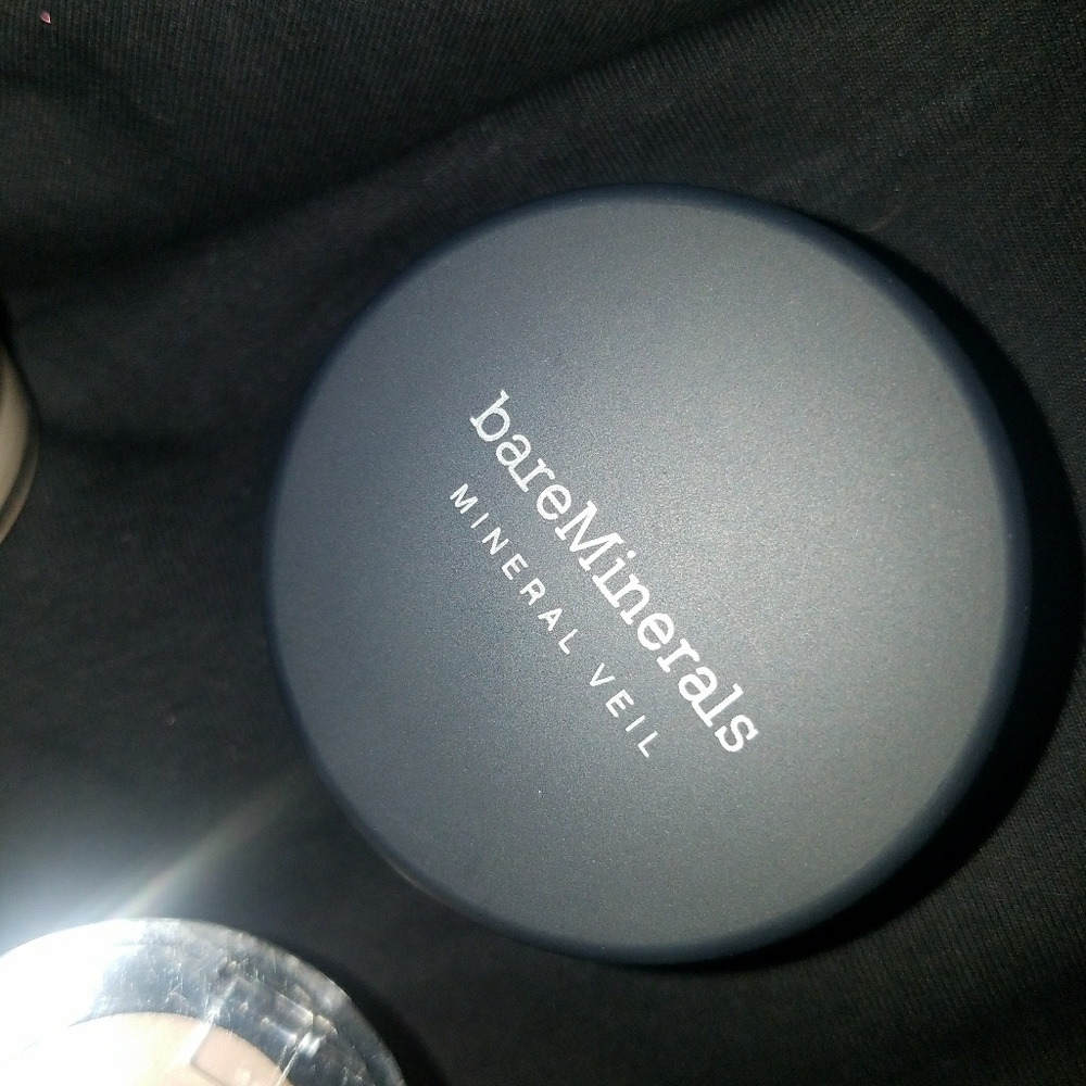 BRAND NEW concealer and setting powder - Picture 4 of 4